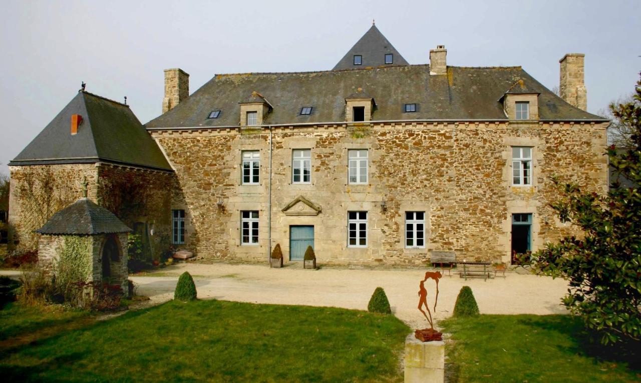 Gite La Passerelle - Manoir Le Plessix Madeuc Corseul Kültér fotó