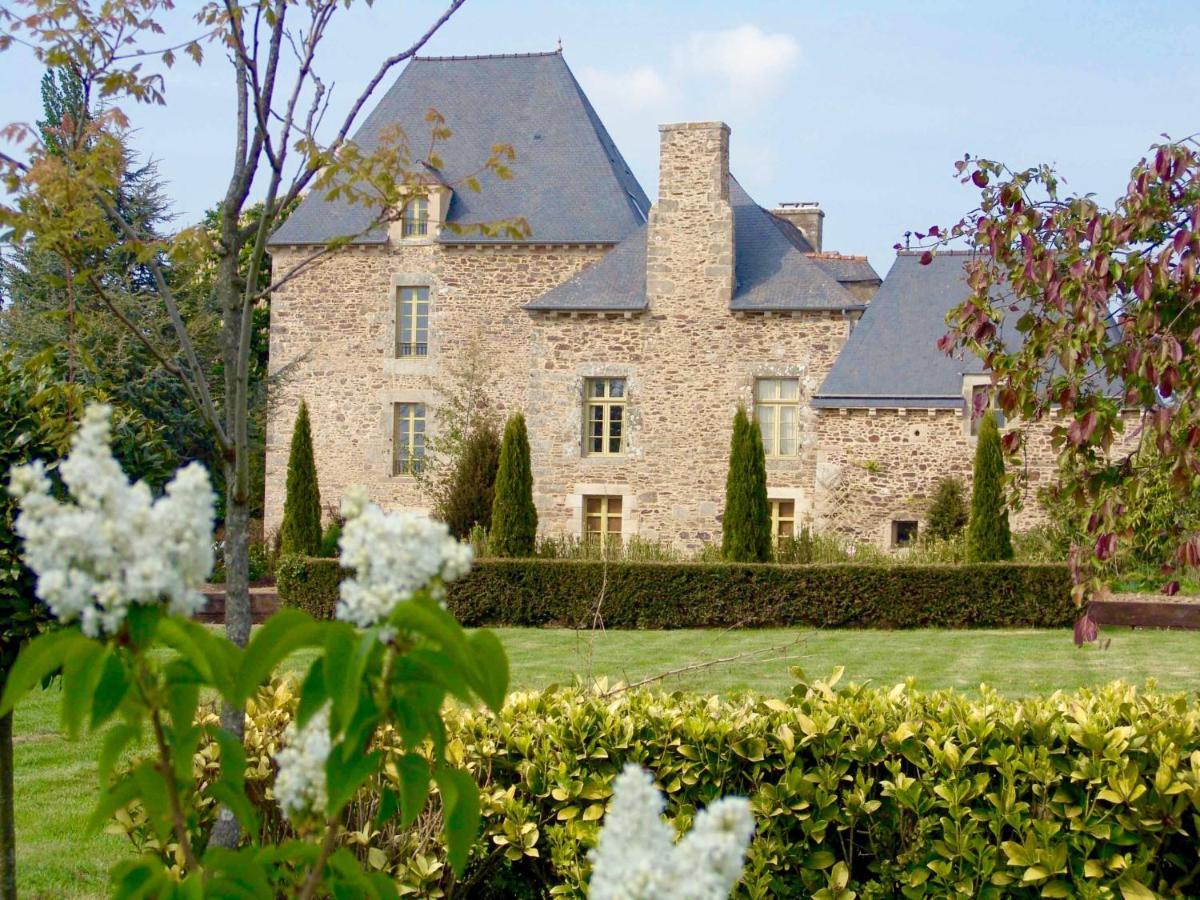 Gite La Passerelle - Manoir Le Plessix Madeuc Corseul Kültér fotó